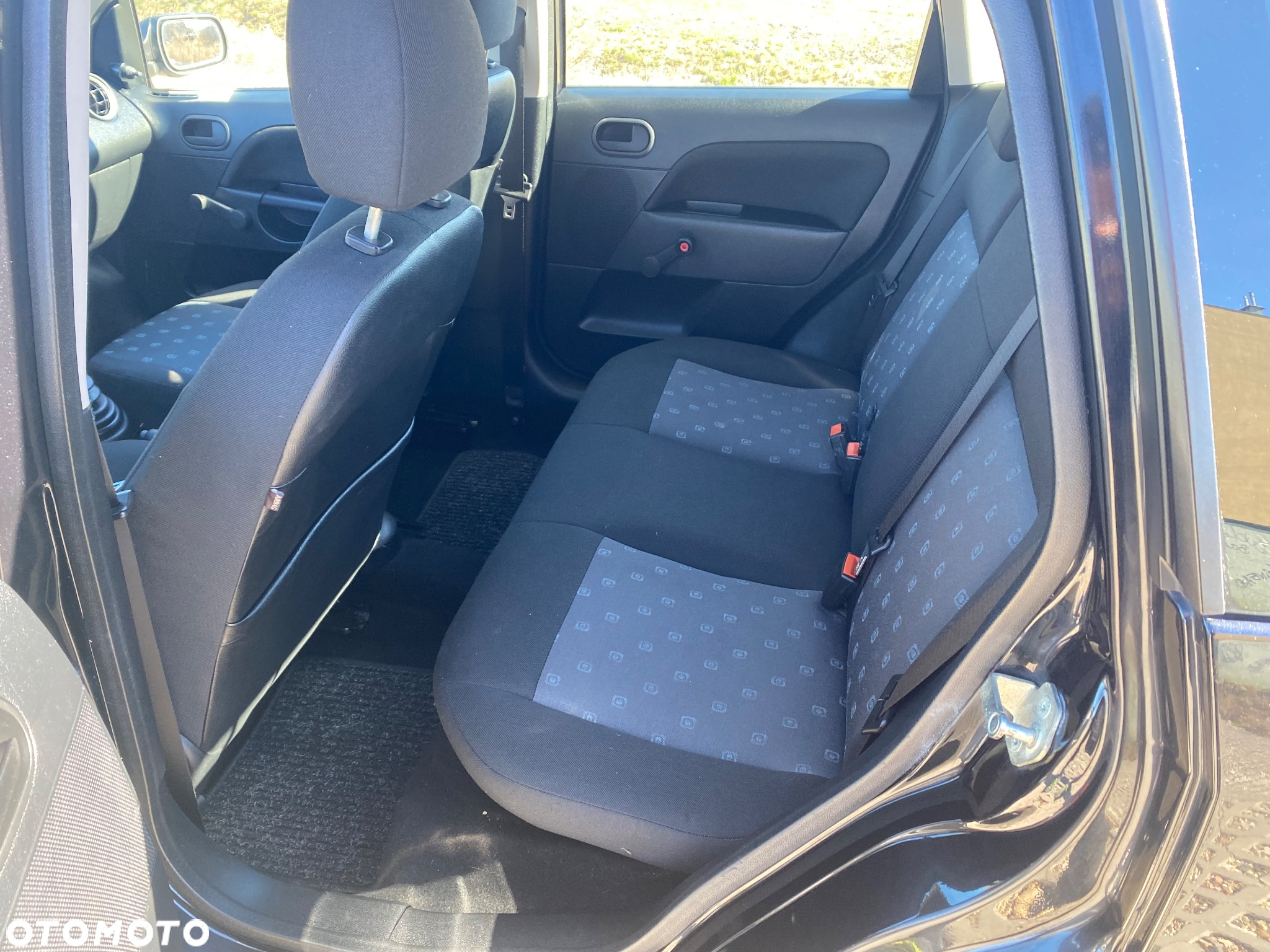 Ford Fiesta 1.3 Ambiente - 31