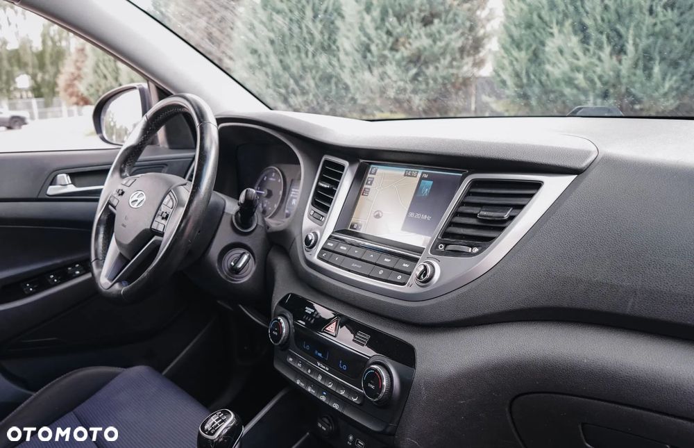 Hyundai Tucson blue 1.7 CRDi 2WD Intro Edition - 23