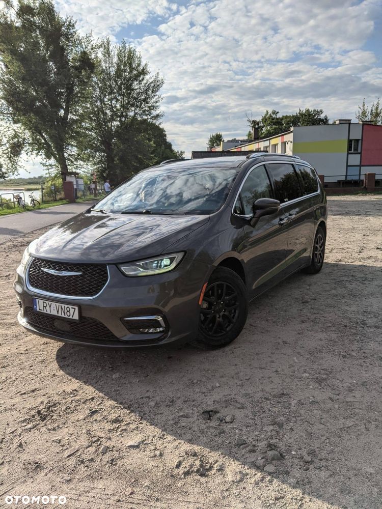 Chrysler Pacifica - 1