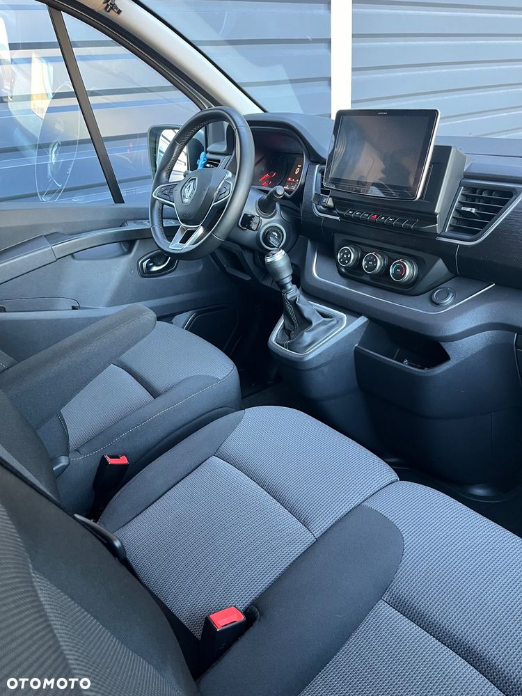 Renault Trafic 2.0 dCi - 9