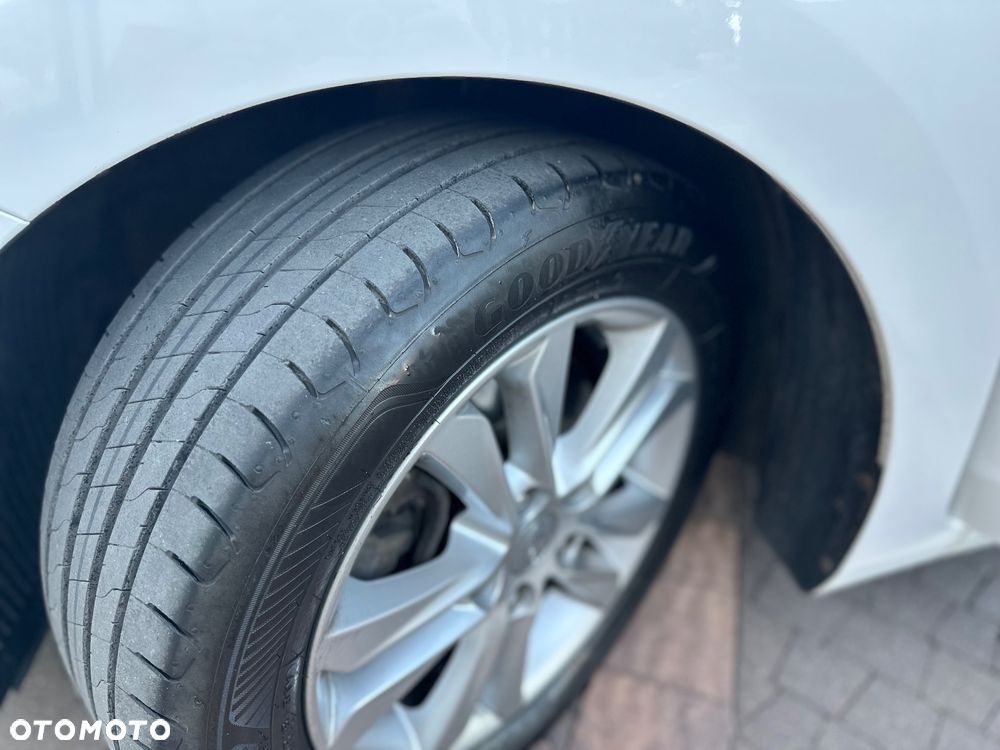 Hyundai i30 1.6 CRDi Fifa World Cup Edition - 40
