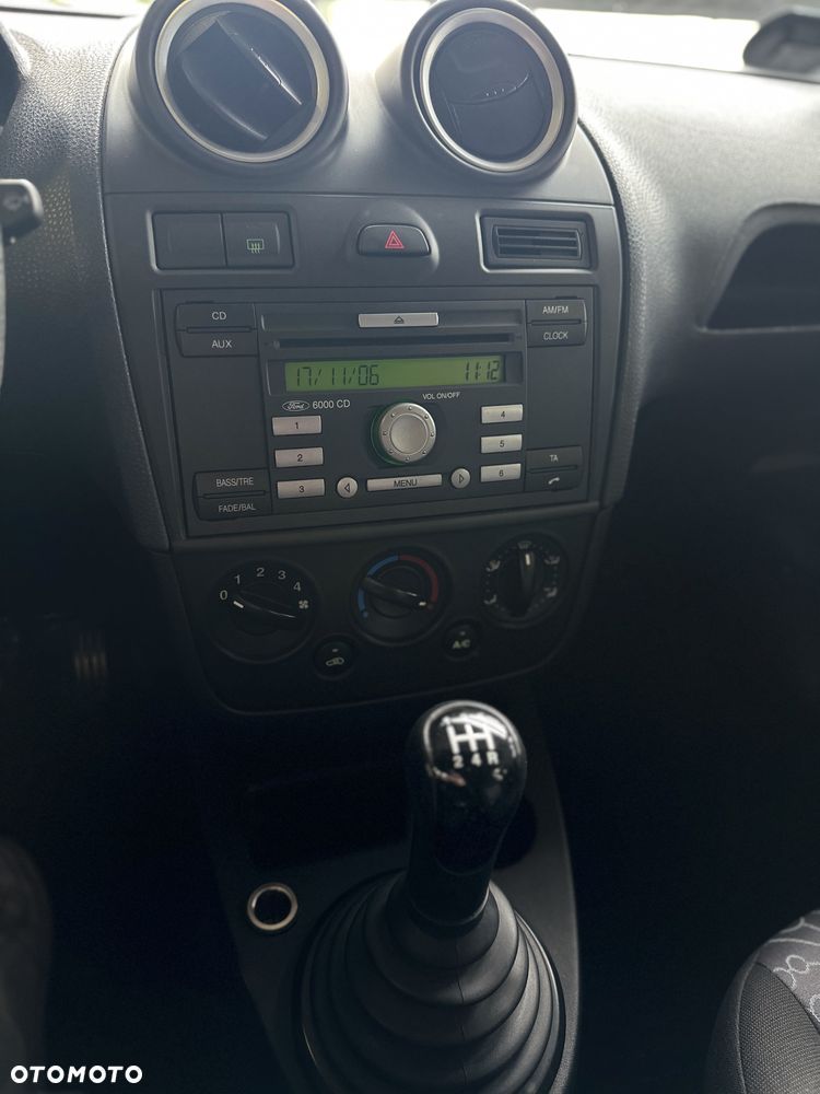 Ford Fiesta 2006 photo 3
