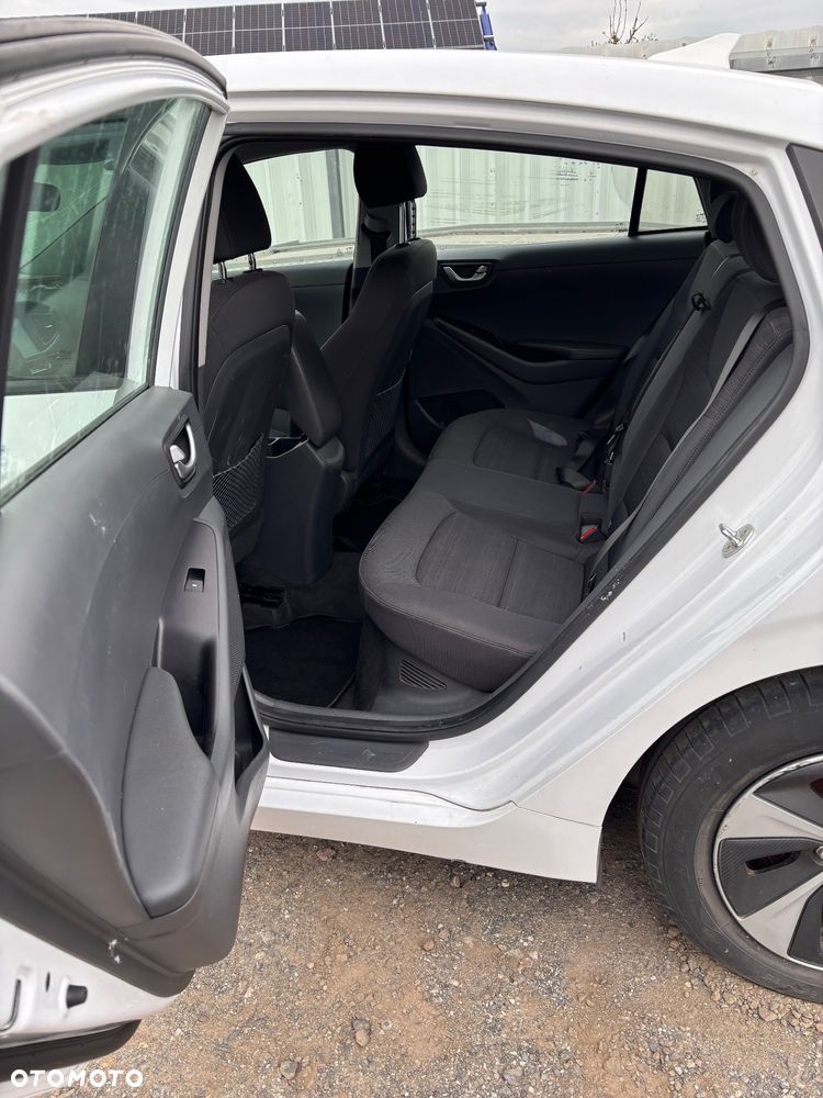 Hyundai IONIQ - 12