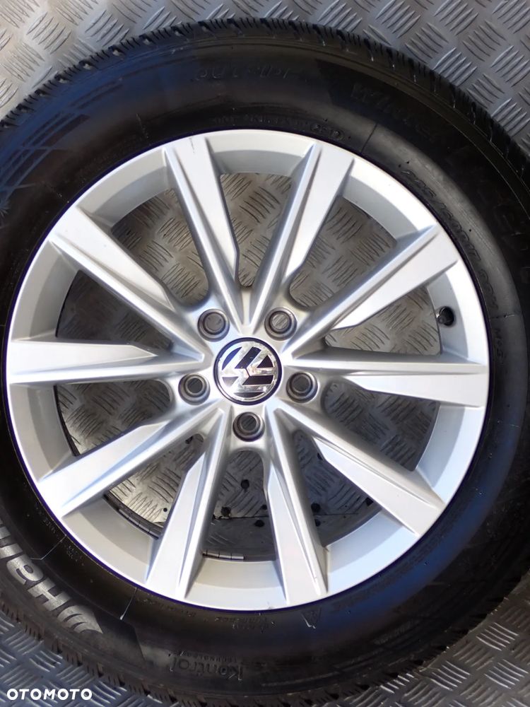KOŁA FELGI ALUMINIOWE VW 7JX17 ET 43 5X112 5N0601025 S Z OPONAMI ZIMA 235/55/17 - 5