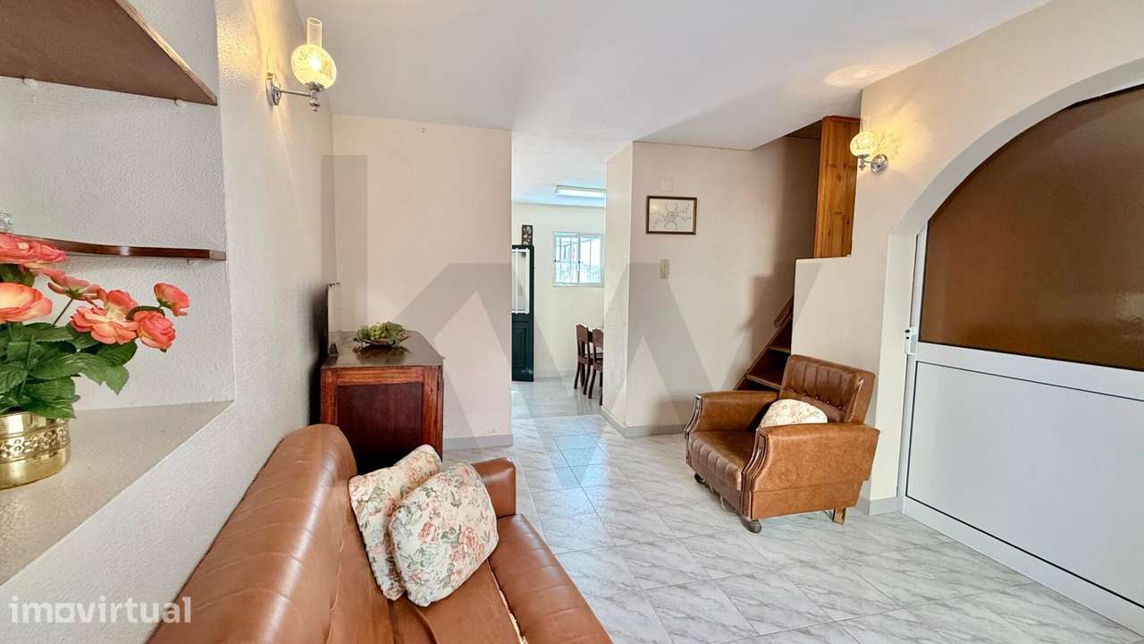 Moradia T2+1 com Terreno a Passos do Mar - Grande imagem: 3/36