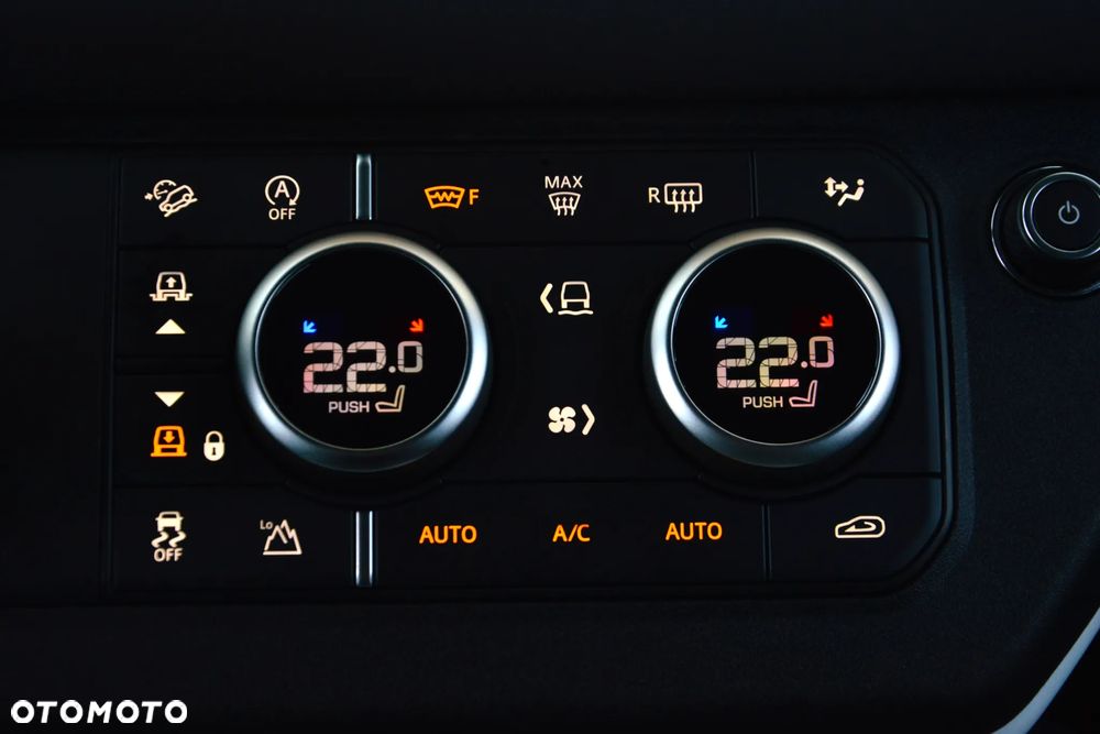 Land Rover Defender - 28