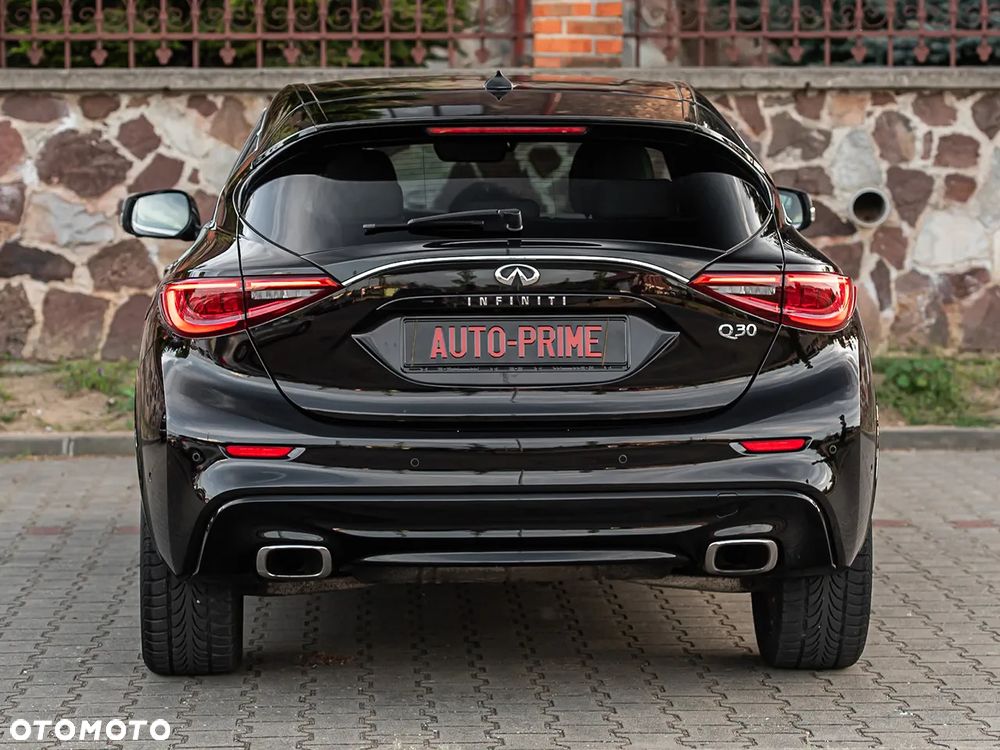 Infiniti Q30 - 10