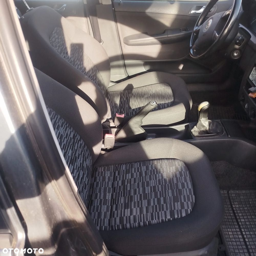 Skoda Fabia 1  na części . - 5