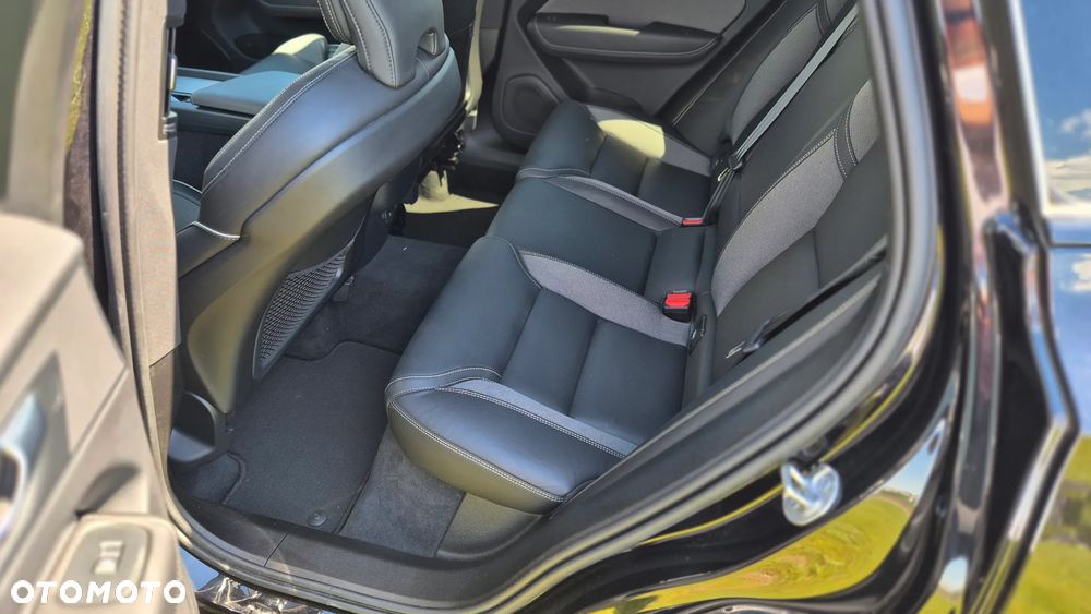 Volvo XC 60 B4 D Plus Dark - 10