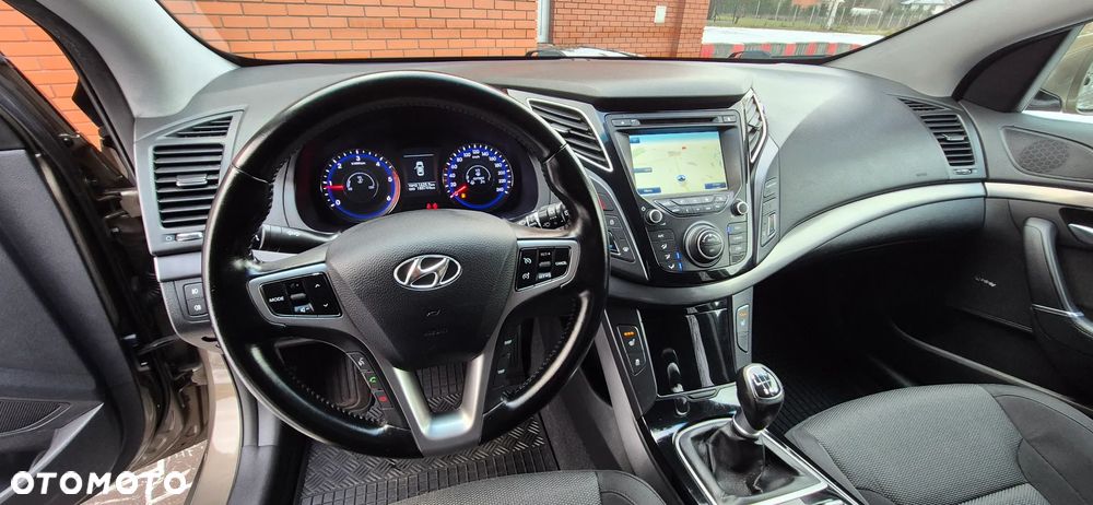 Hyundai i40 i40cw 1.7 CRDi Fifa World Cup Edition - 25