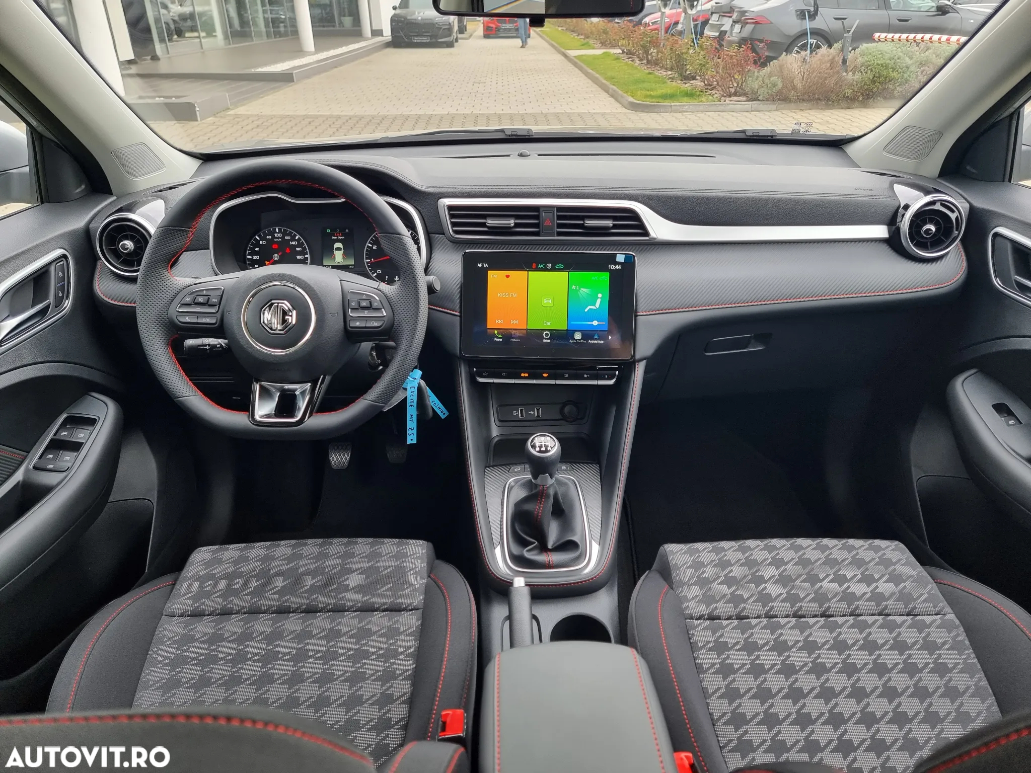 MG ZS 1.5 GSL 5MT Exclusive - 12