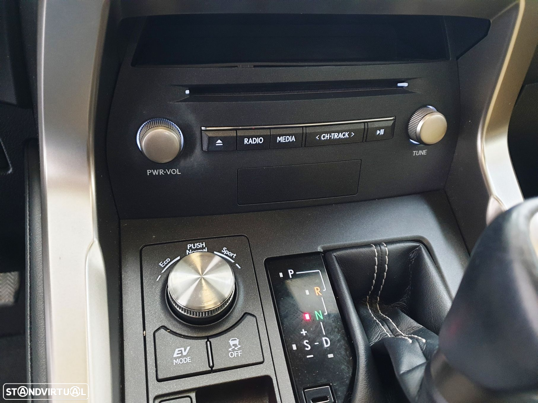 Lexus NX 300h Executive+ - 23