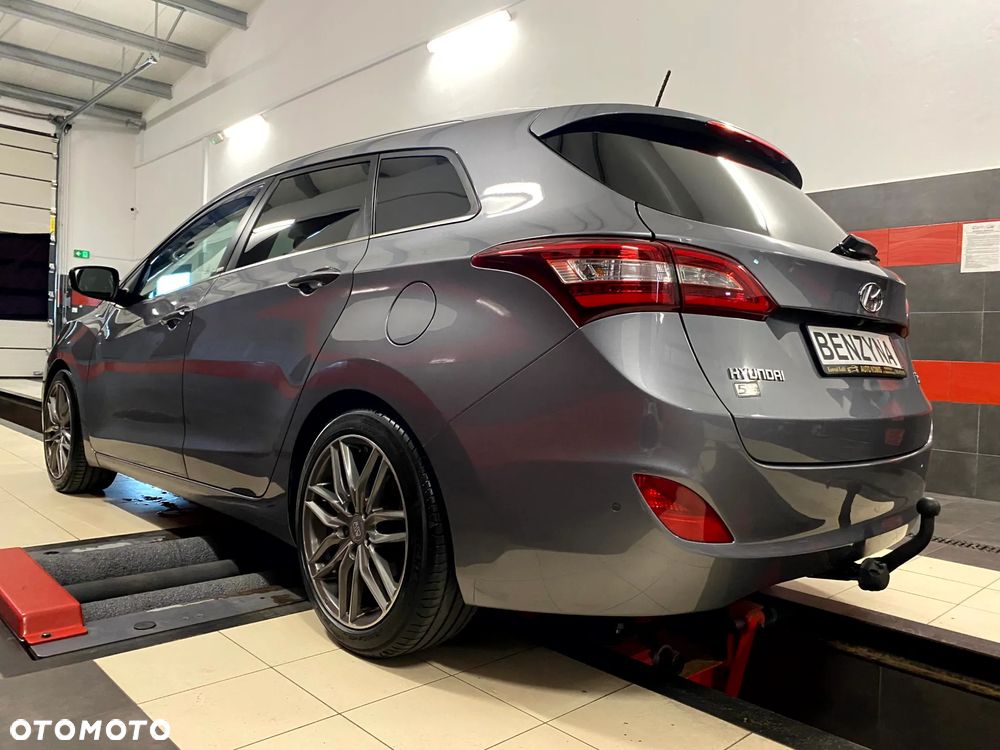 Hyundai i30 blue Kombi 1.6 GDi YES Gold - 10