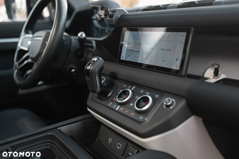 Land Rover Defender 3.0 P400 mHEV First Edition - 29