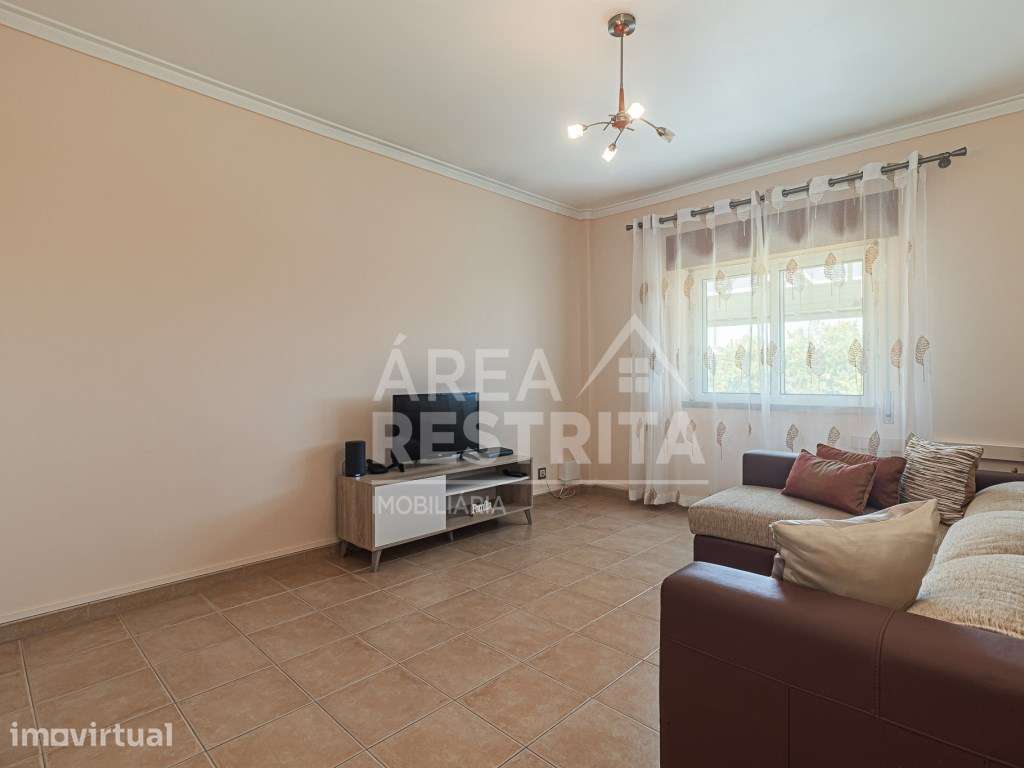 Apartamento T2 Remodelado na Cruz de Pau - Grande imagem: 3/32