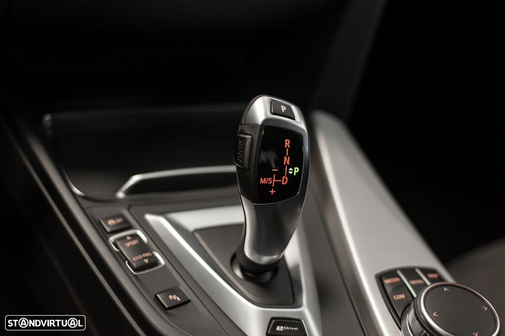 BMW 330 e iPerformance Advantage - 8