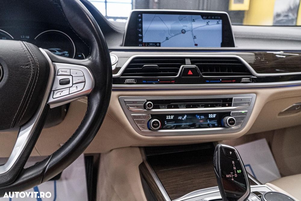 BMW Seria 7 740e iPerformance - 30