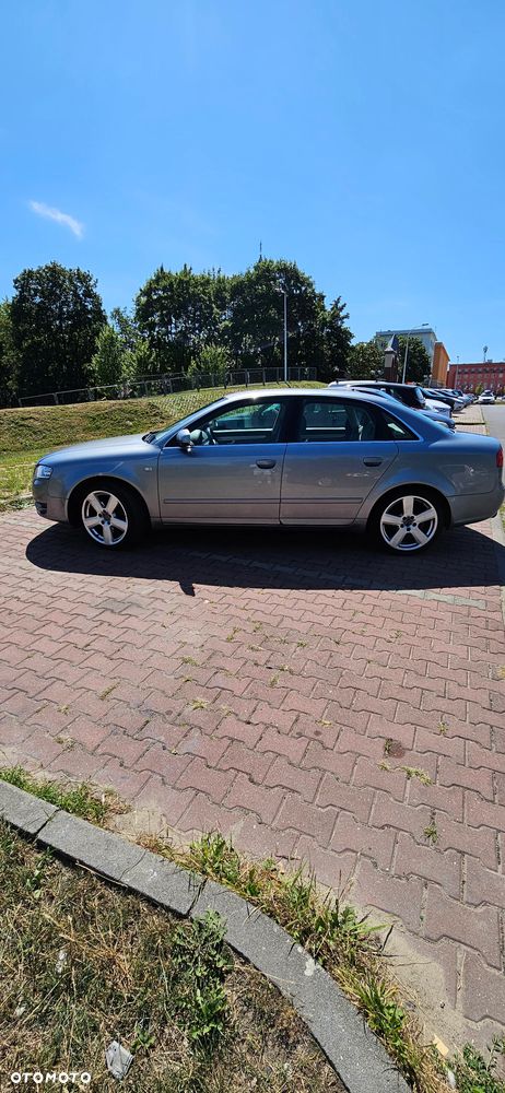 Audi A4 Limousine - 3
