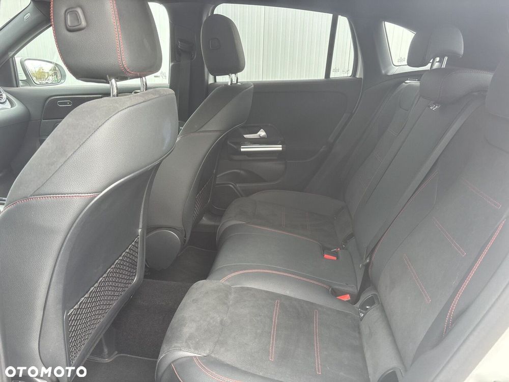 Mercedes-Benz GLA - 22