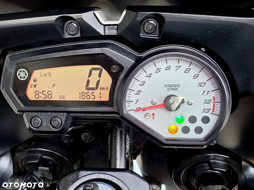 Yamaha FZ8 - 16