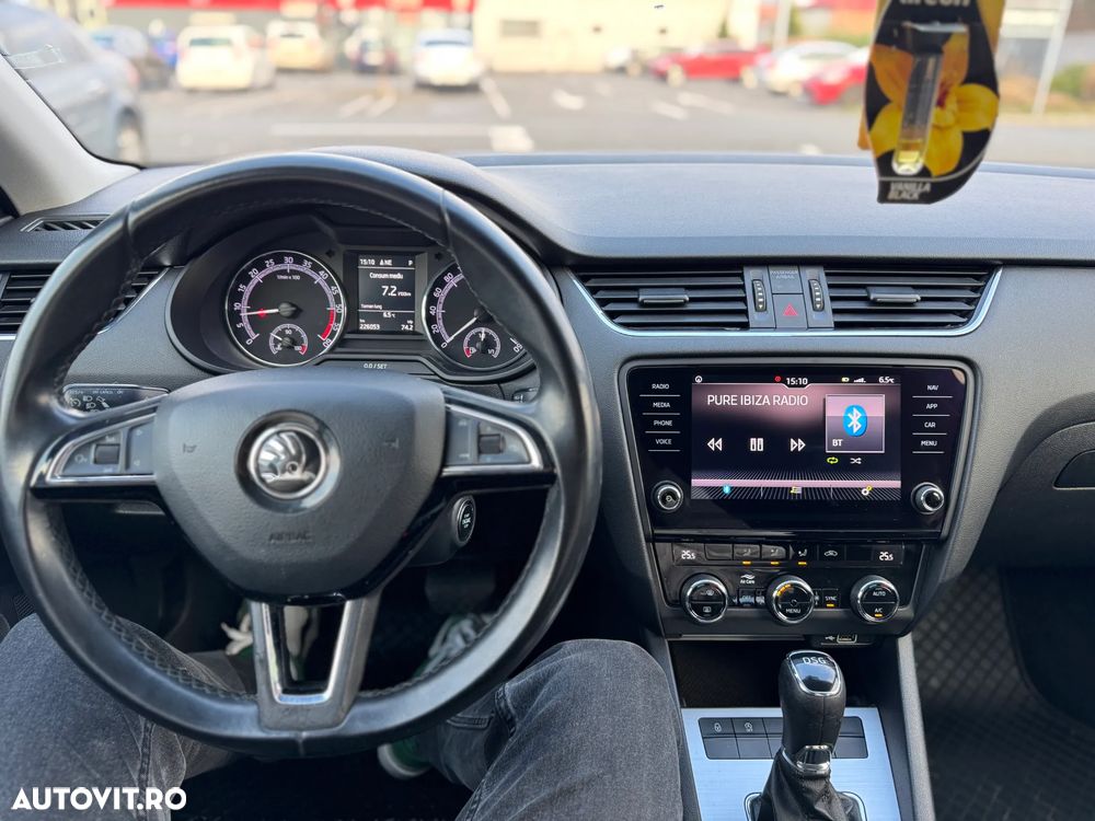 Skoda Octavia Combi 2.0 TDI DSG 4X4 Style - 9