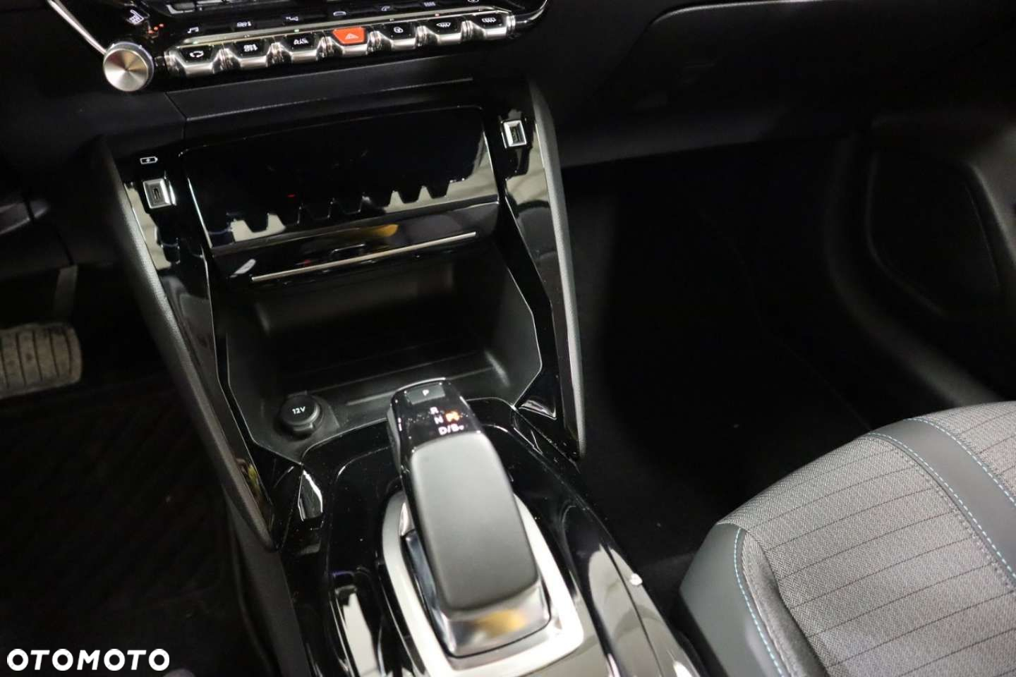 Peugeot 208 e-208 Allure - 27