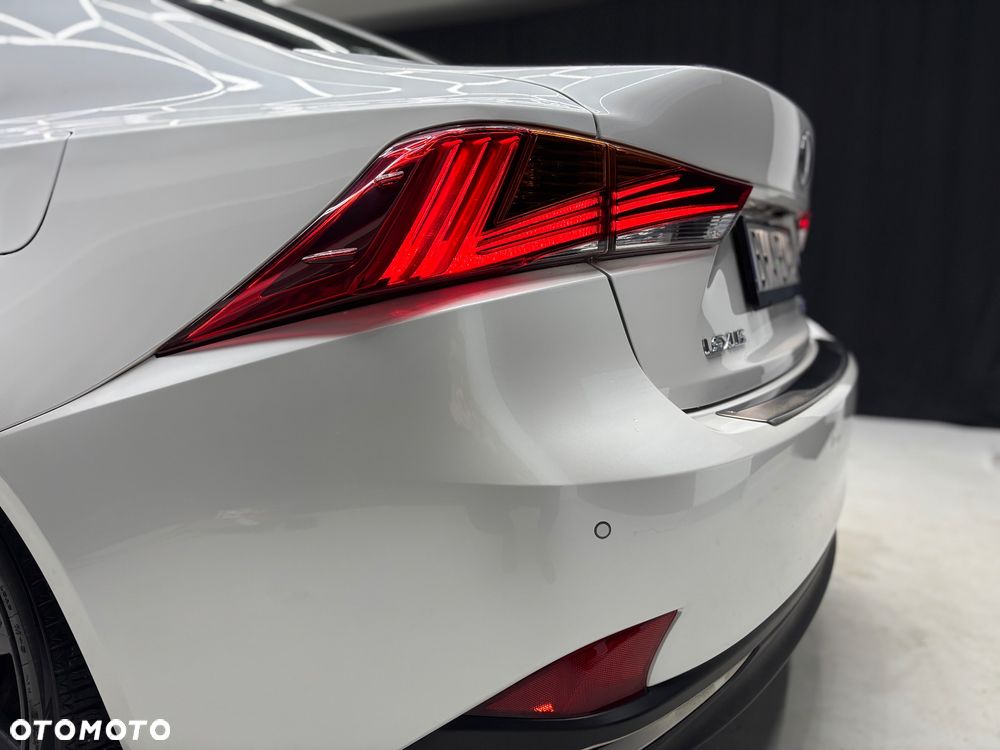 Lexus IS - 32