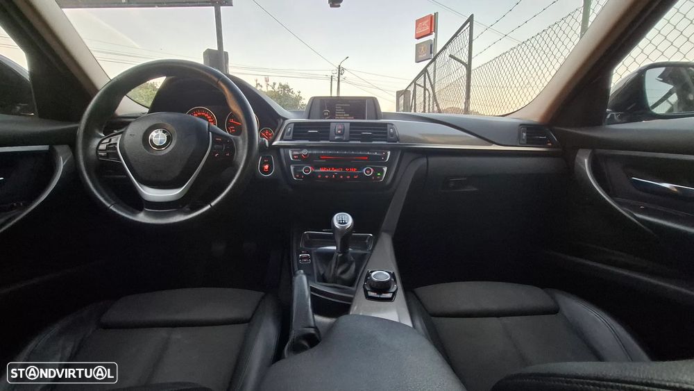 BMW 318 d Line Sport - 32