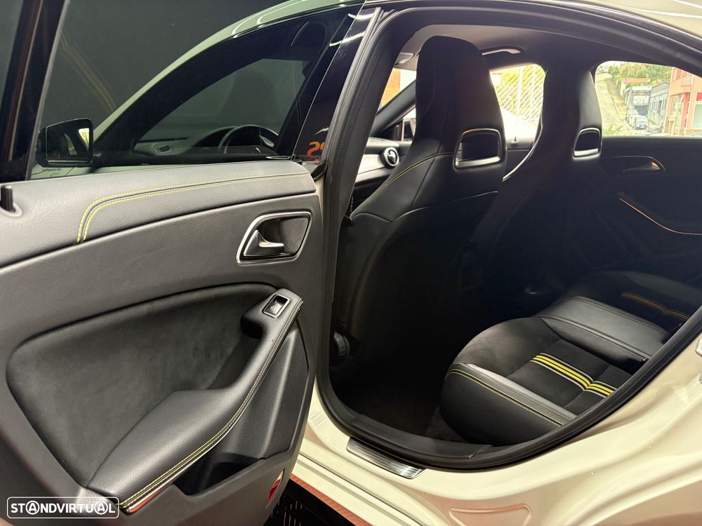 Mercedes-Benz CLA 220 CDI 7G-DCT AMG Line - 38