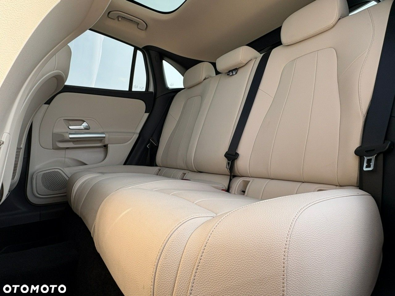 Mercedes-Benz GLA - 16