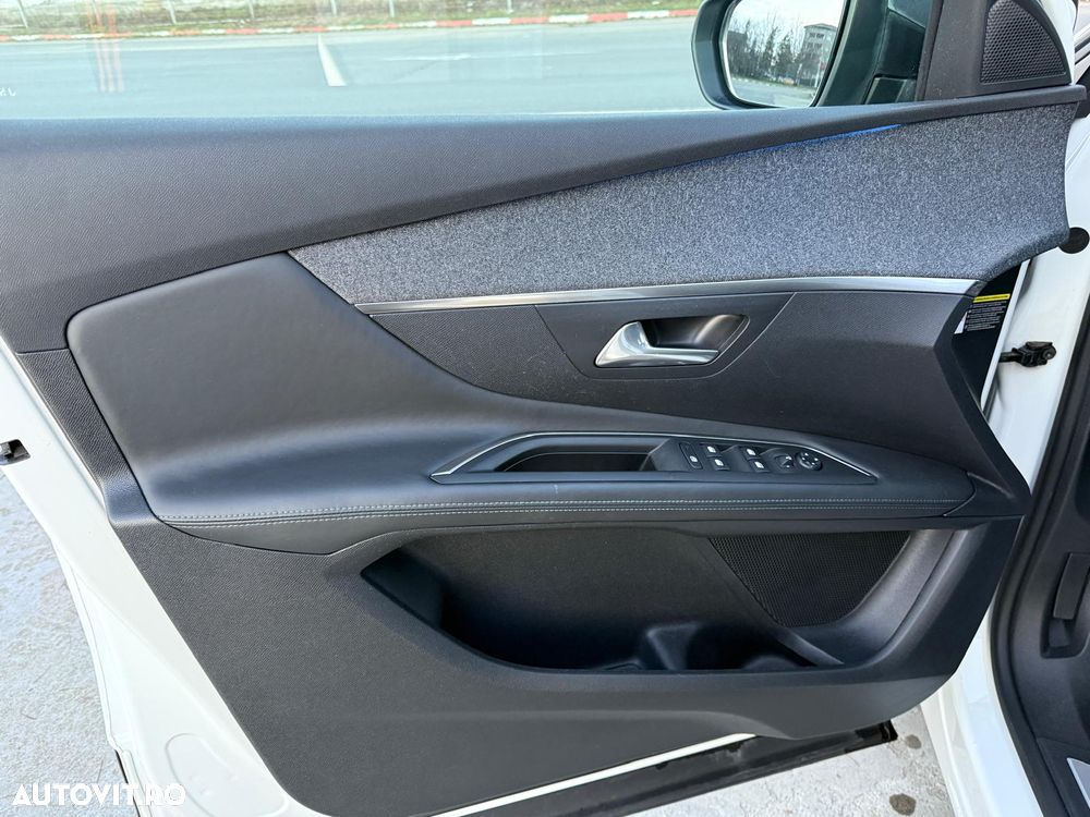 Peugeot 3008 PureTech 130 Stop & Start GPF EAT8 Crossway - 37