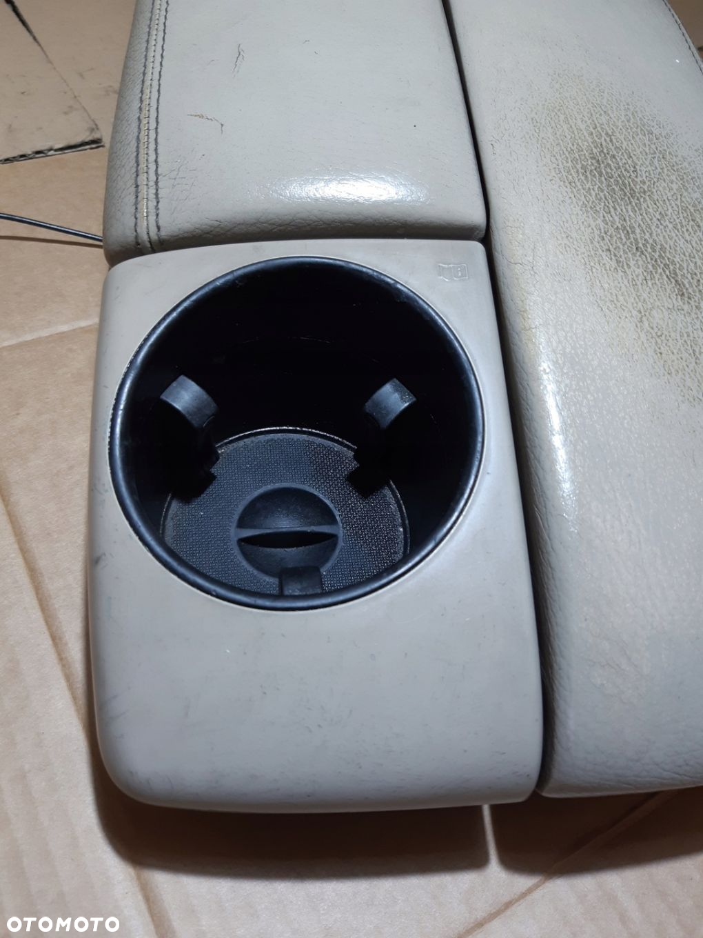 AUDI Q7 4L PODŁOKIETNIK PRZÓD SKÓRA KUBKI 4L0971178 - 8