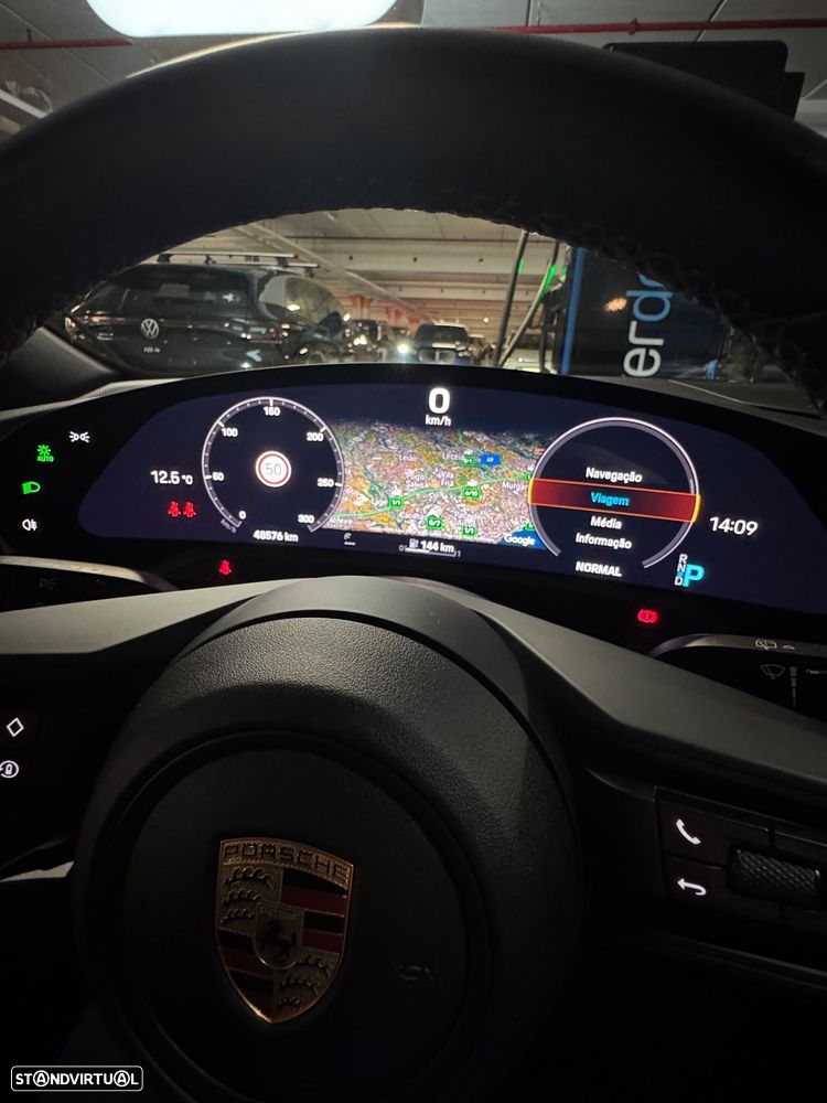 Porsche Taycan Cross Turismo 4 - 14