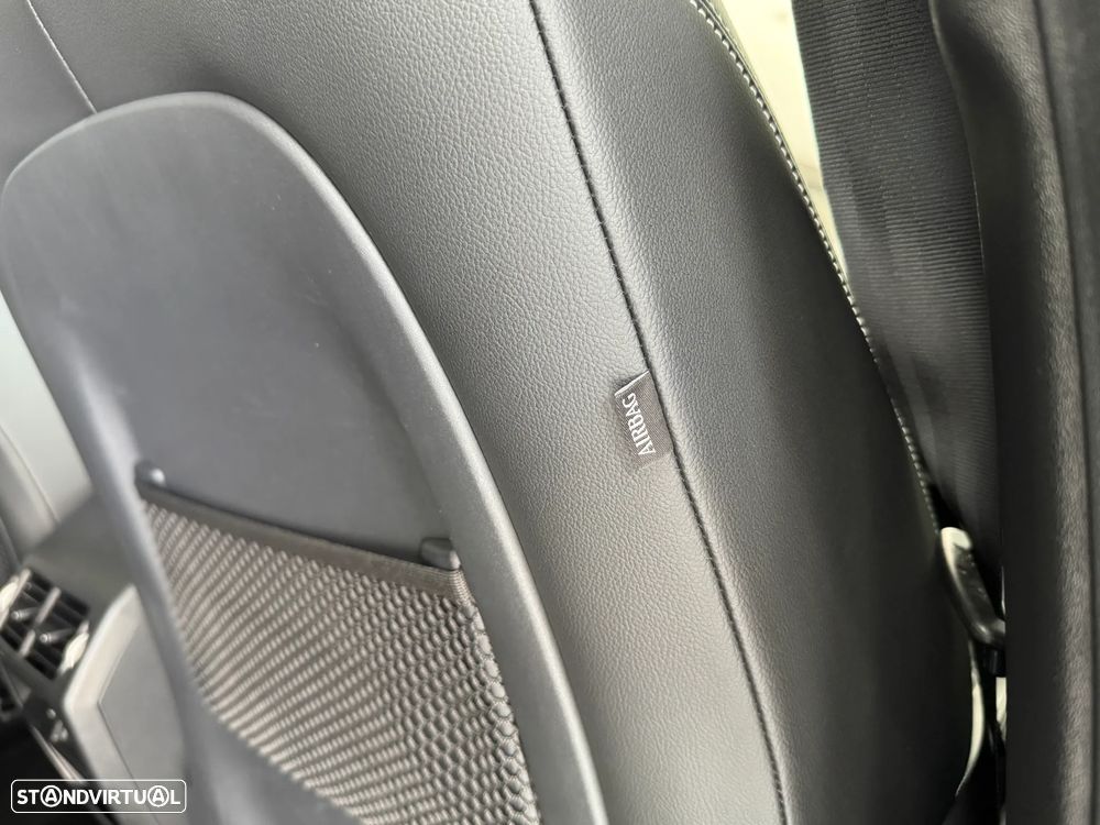 Jaguar E-Pace 1.5 P300e R-Dynamic HSE AWD Aut. — fotografia 50