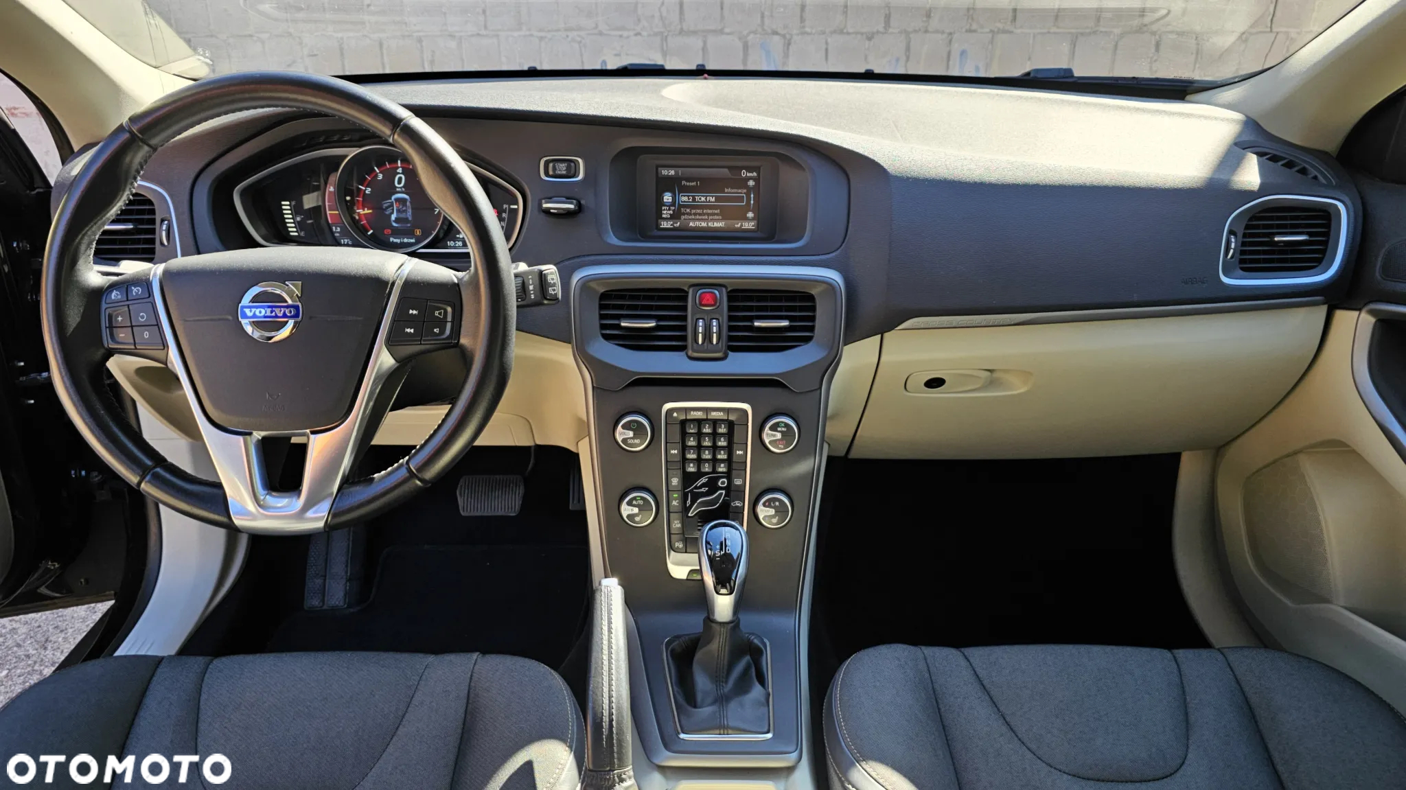 Volvo V40 Cross Country - 8
