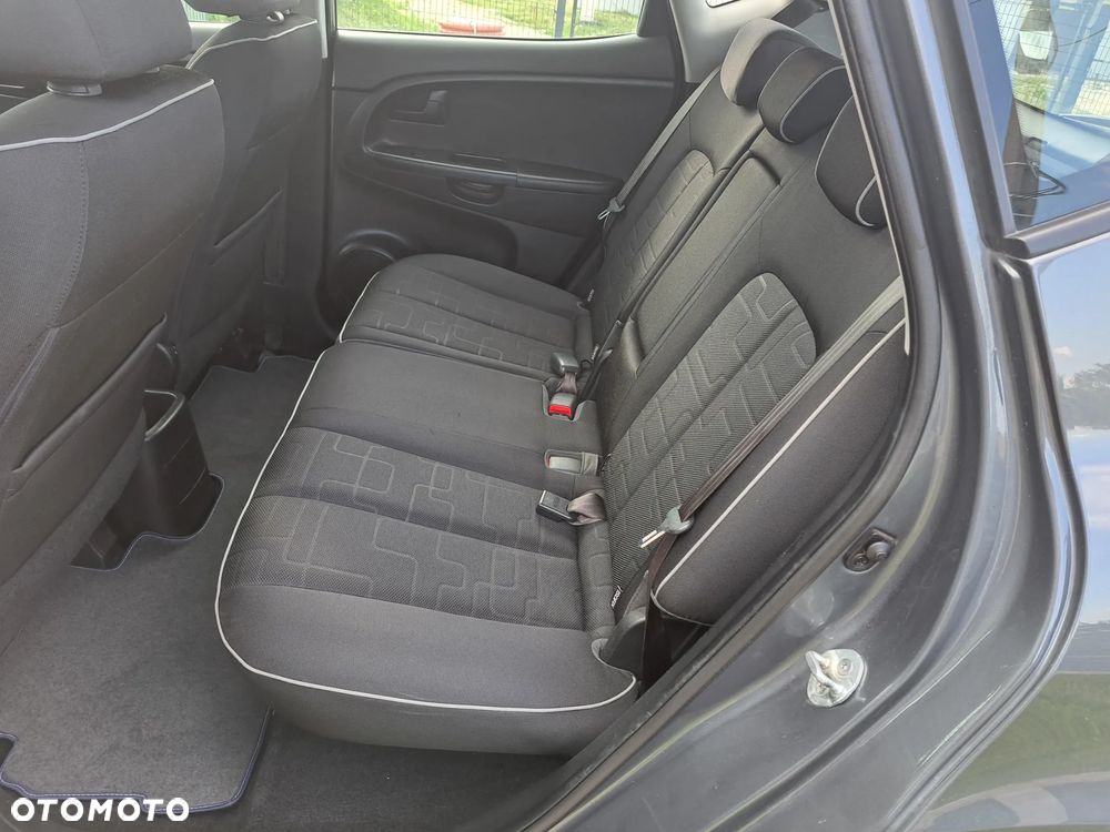 Kia Venga 1.6 CRDi 128 Business Line - 14