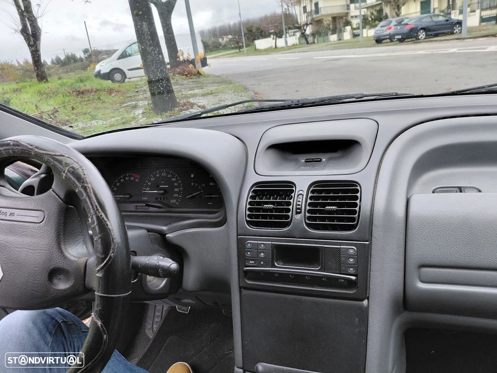 Renault Laguna 1.8 RXE - 7