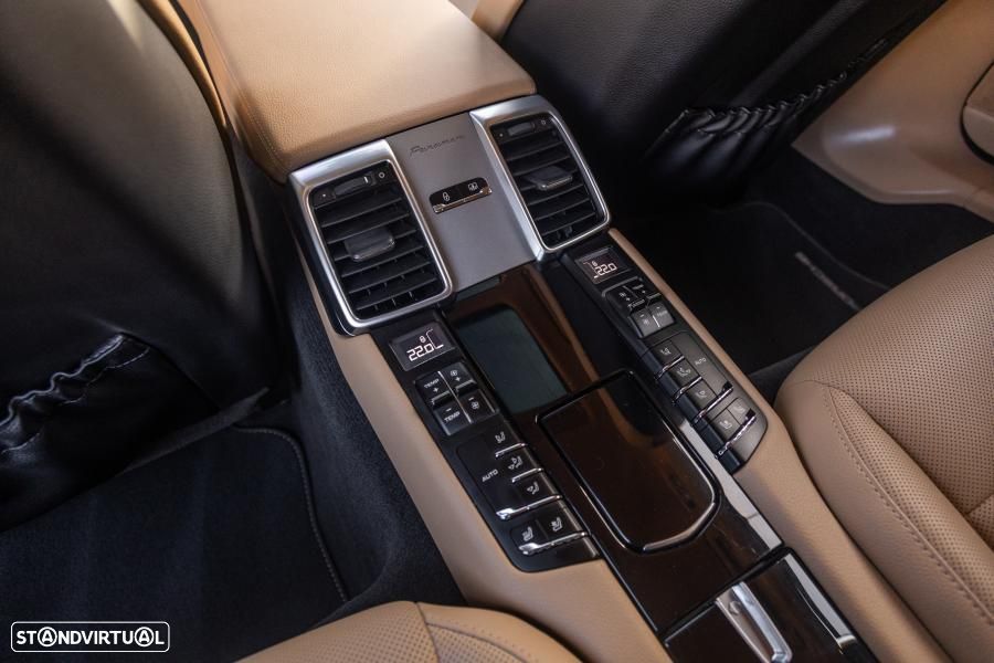 Porsche Panamera 4 Edition PDK - 33