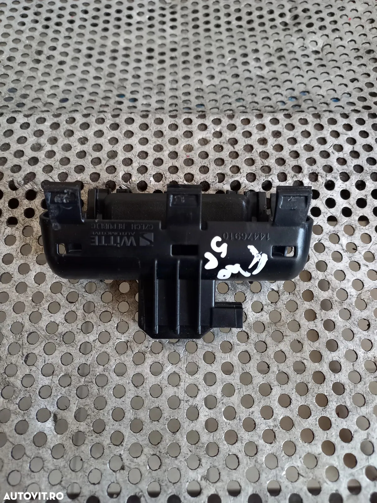 Buton Switch Actuator Deschidere Haion Hayon Bmw Seria 1 F40 G30 G31 Cod  Dupa 2017 - Dezmembrari A - 6