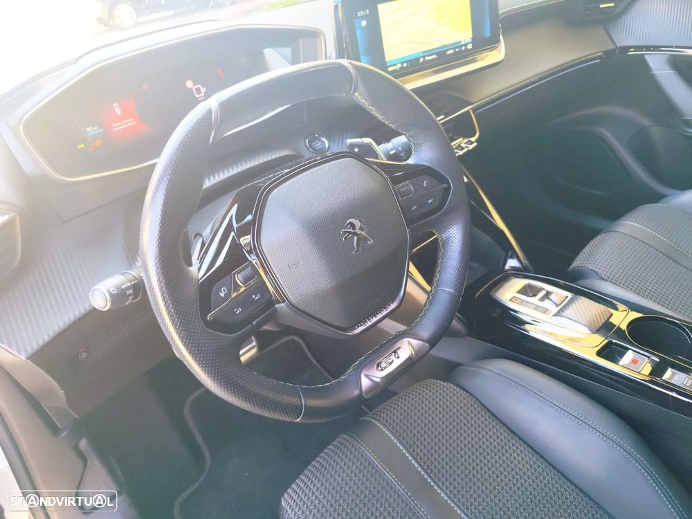 Peugeot 2008 BlueHDi 130 EAT8 GT Pack - 12