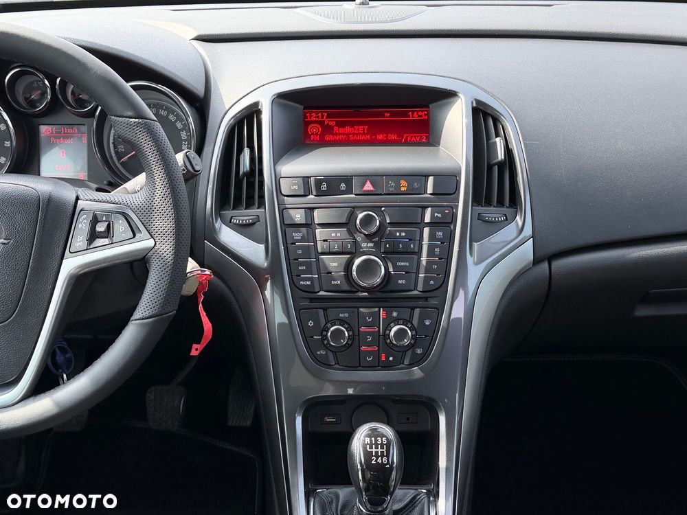 Opel Astra 1.4 Turbo - 27