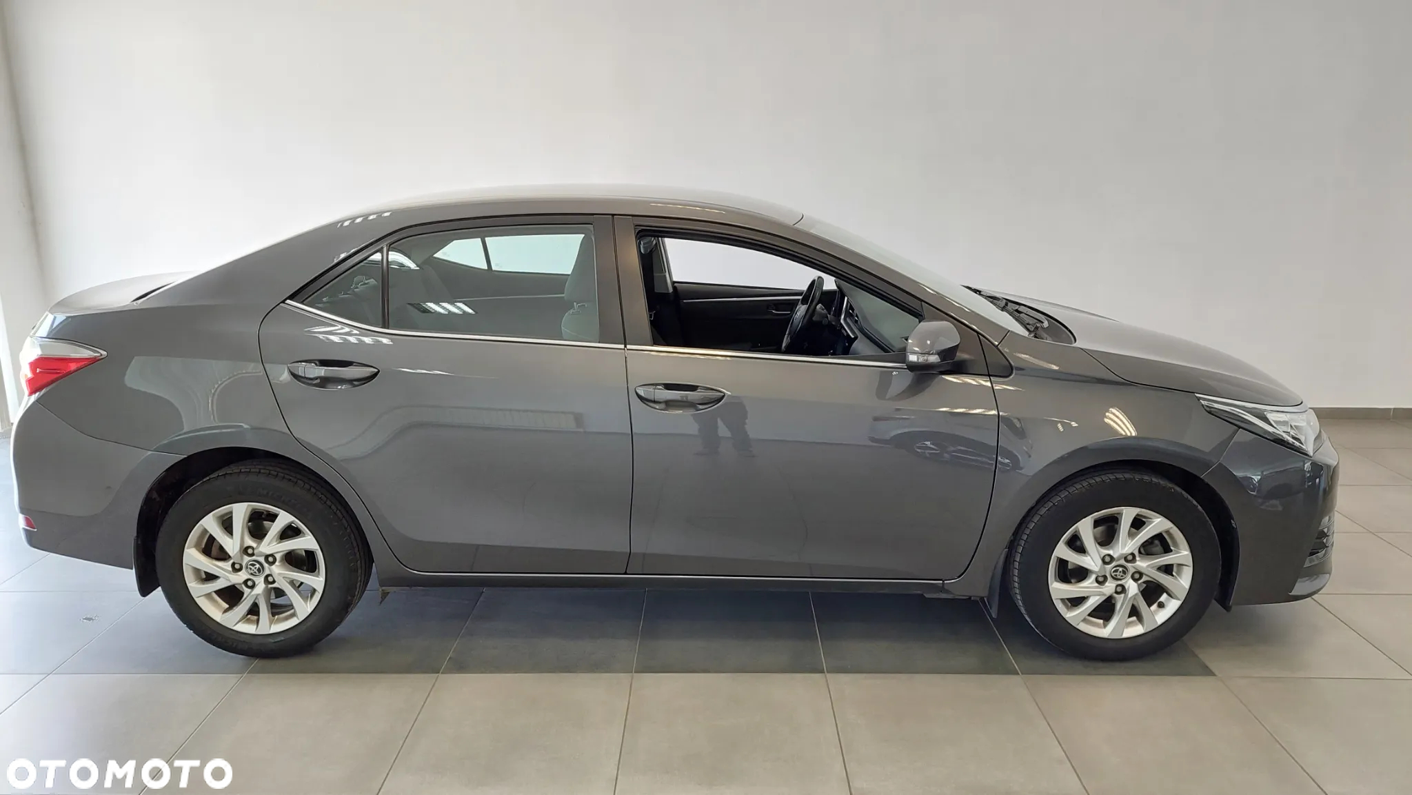 Toyota Corolla 1.6 Classic Plus - 5
