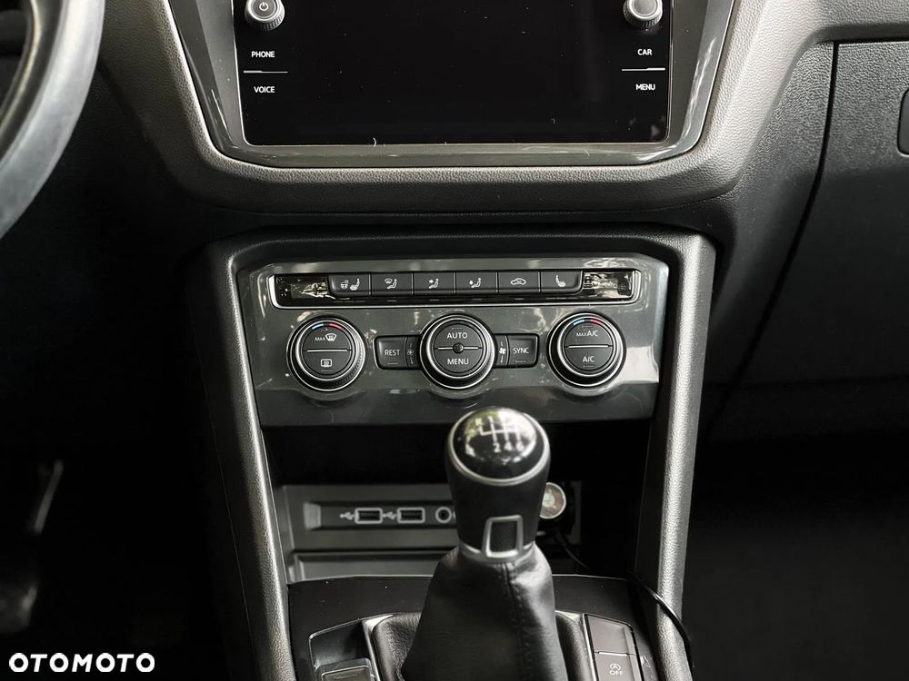 Volkswagen Tiguan - 11