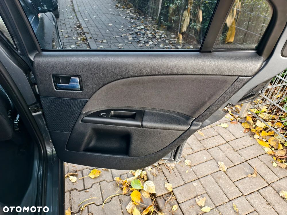 Ford Mondeo 1.8 Ghia - 21