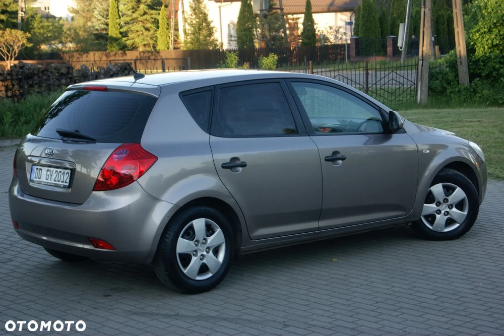 Kia Ceed 1.4 CVVT Attract - 36