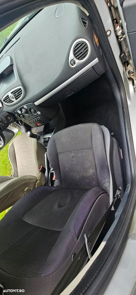 Renault Clio III 1.4 Dynamique - 11