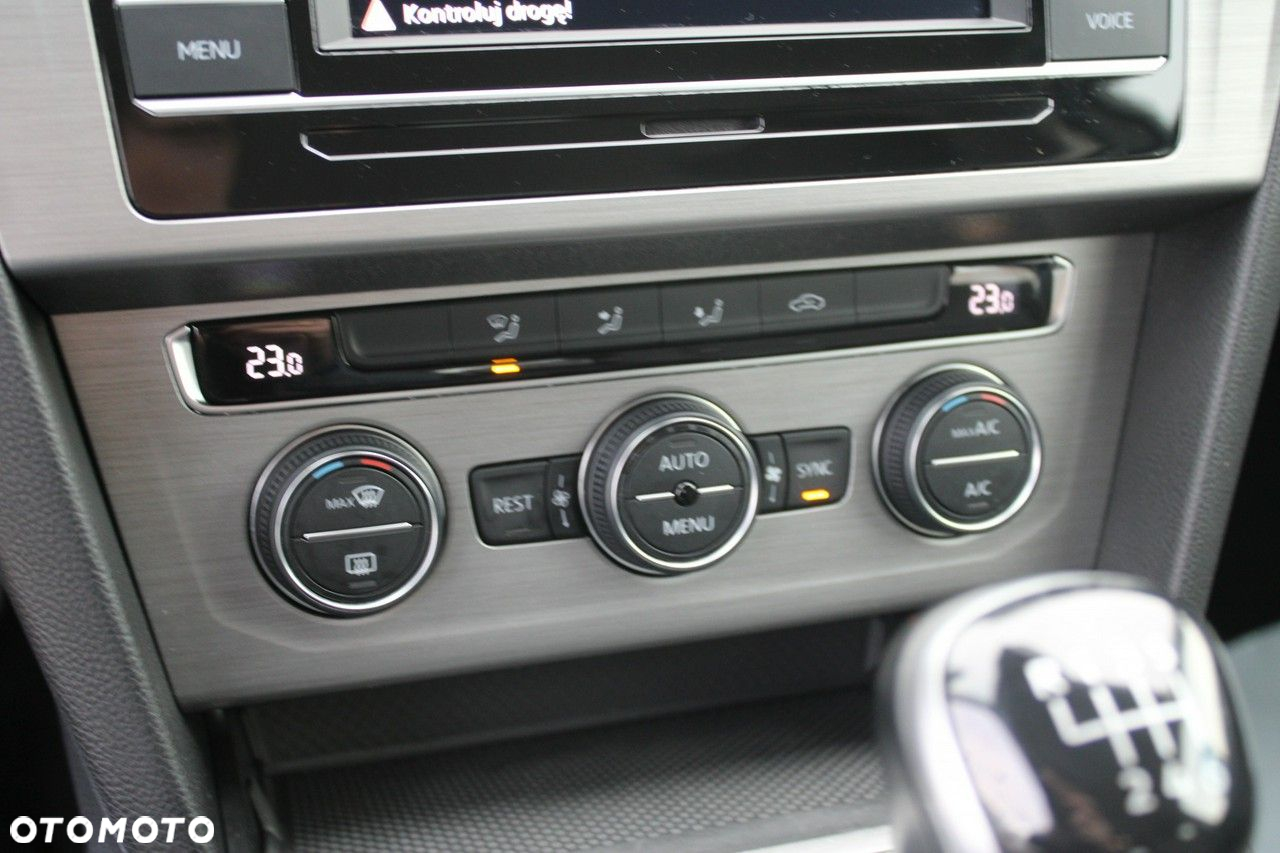 Volkswagen Passat - 26