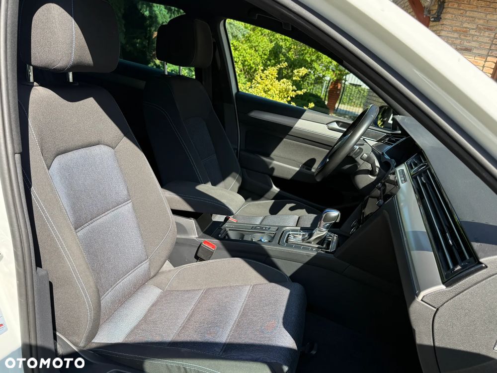 Volkswagen Passat - 13