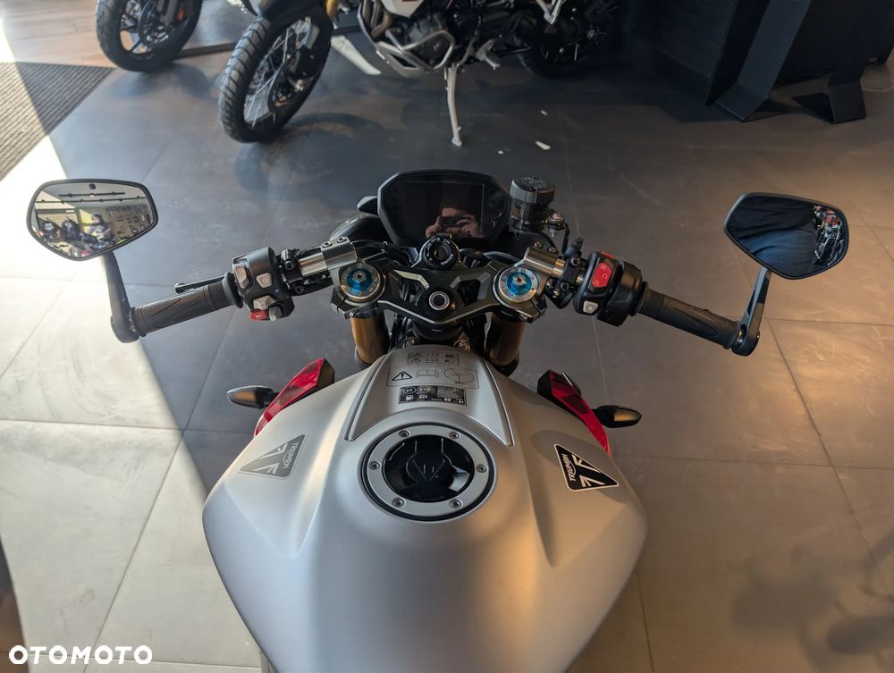 Triumph Street Triple - 8