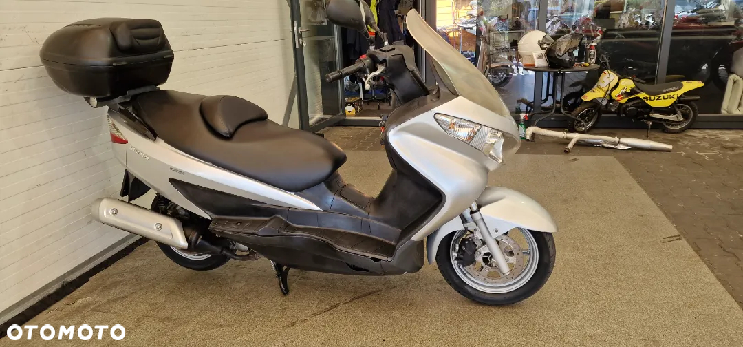 Suzuki Burgman - 16